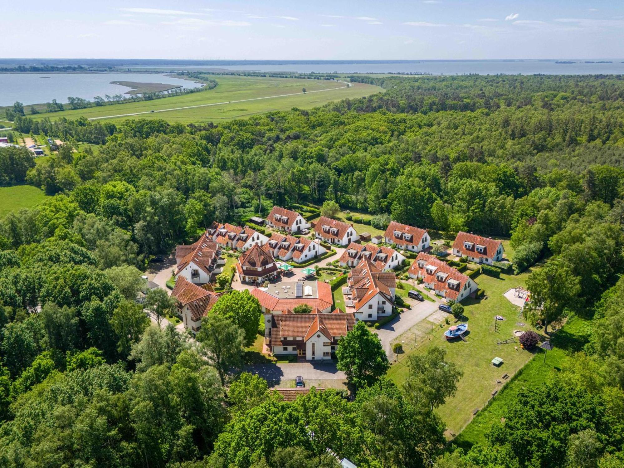 Ferienpark Freesenbruch Wohnung 2 6 - Windrose Zingst Buitenkant foto