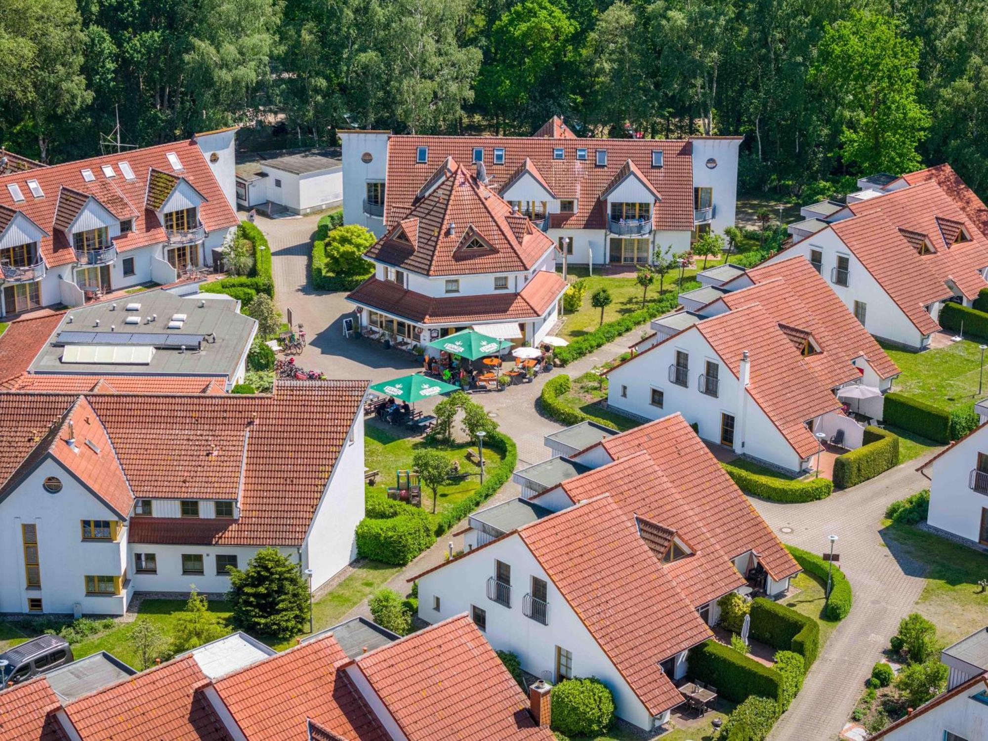 Ferienpark Freesenbruch Wohnung 2 6 - Windrose Zingst Buitenkant foto